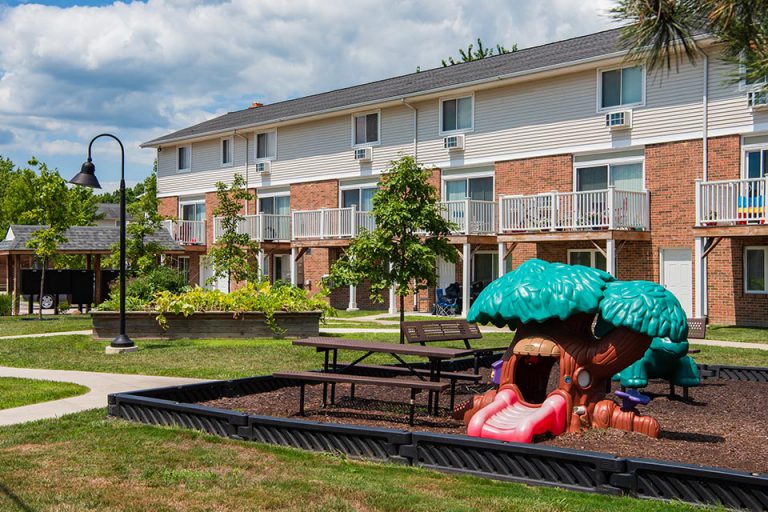 Clinton Circle Apartments 700 Kiser Road, Defiance, OH